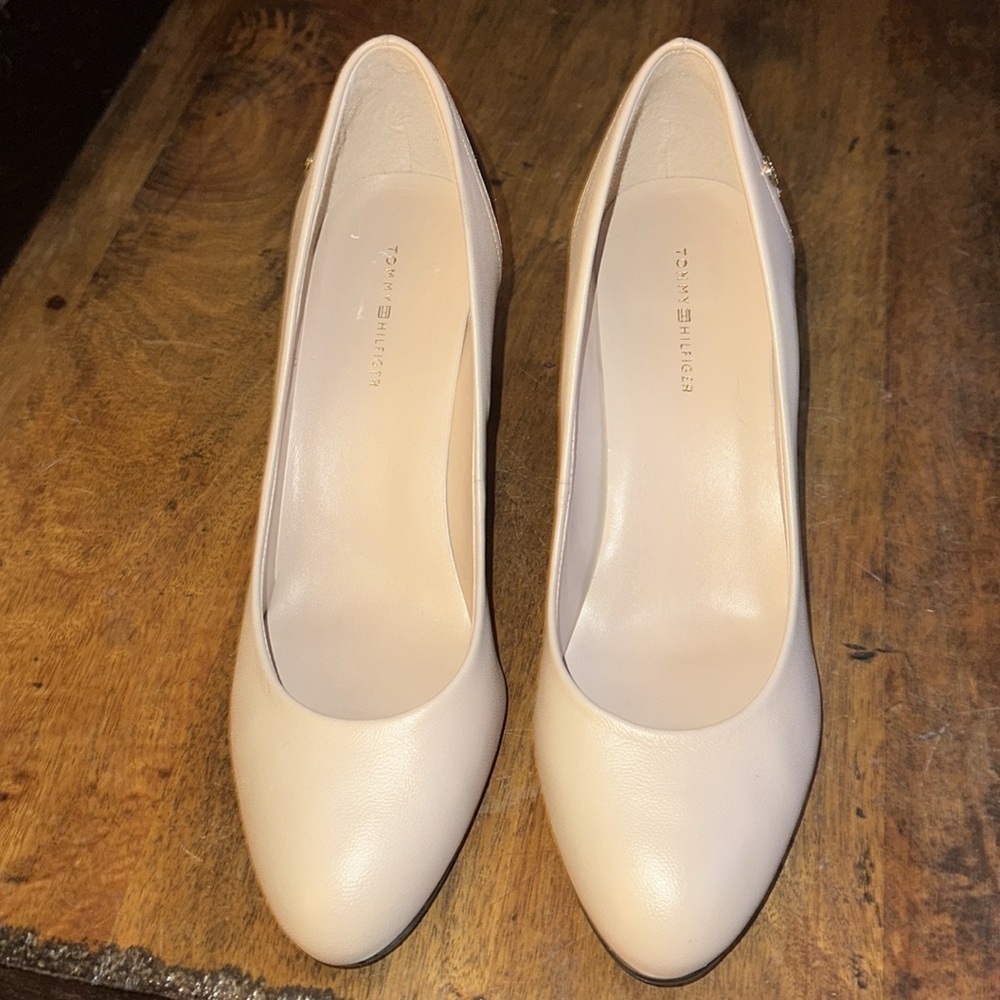 Tommy Hilfiger leather block heel shoes. EUC size 10 - Picture 3 of 10